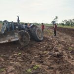 柬埔寨一男子在犁地种木薯时触雷重伤。-白菜论坛-博彩论坛